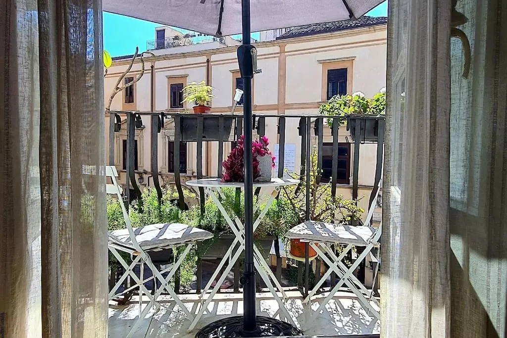 Casa Rivoluzione Apartment Palermo